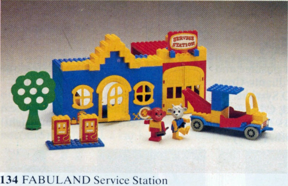 LEGO 134 Service Station