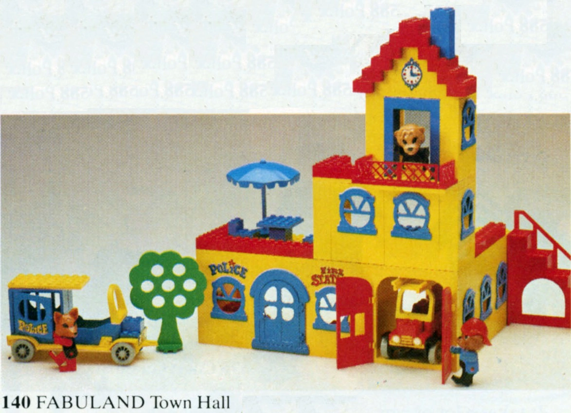 LEGO 140 Town Hall