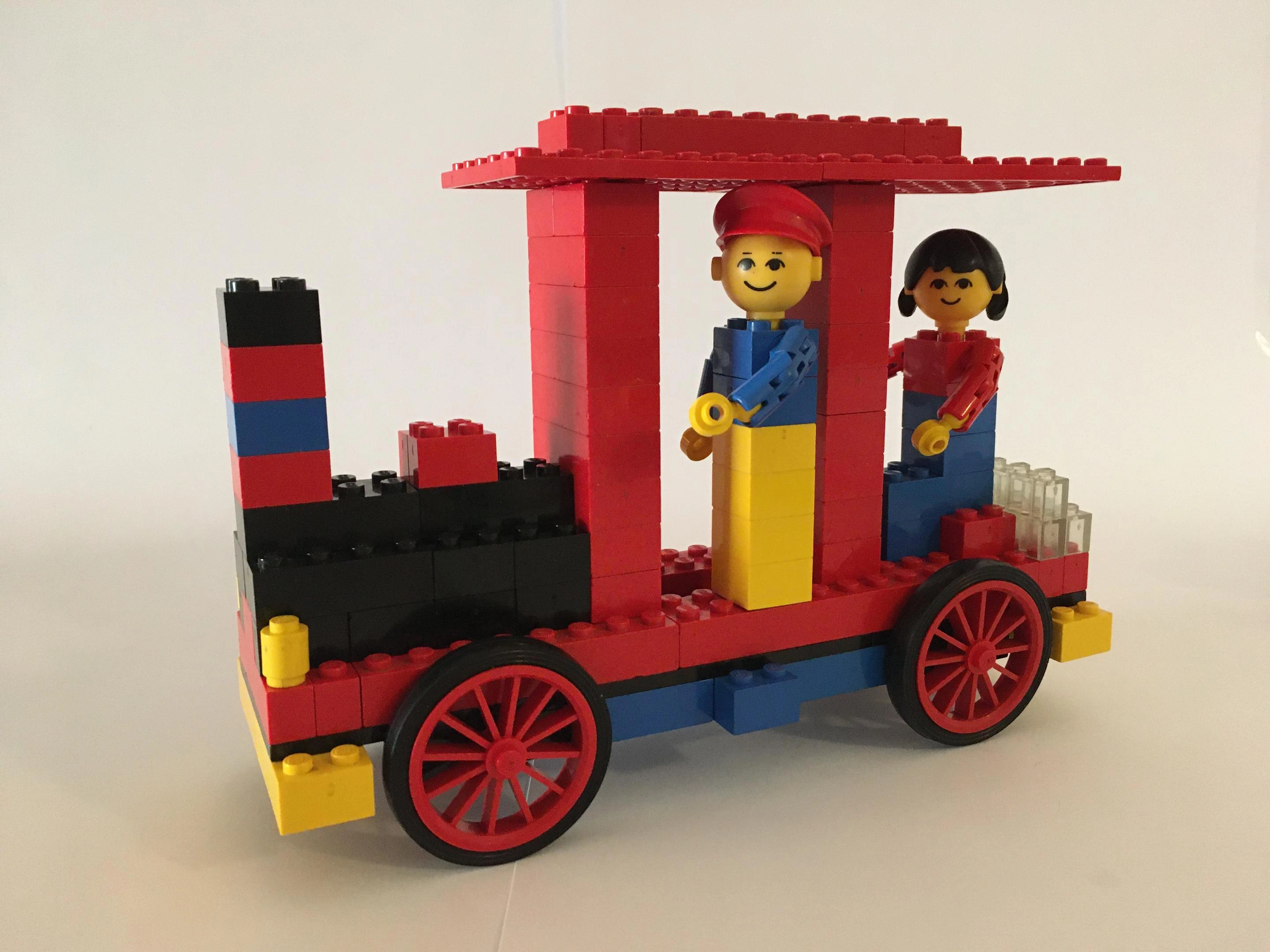 LEGO 252 Locomotive with Driver & Passenger