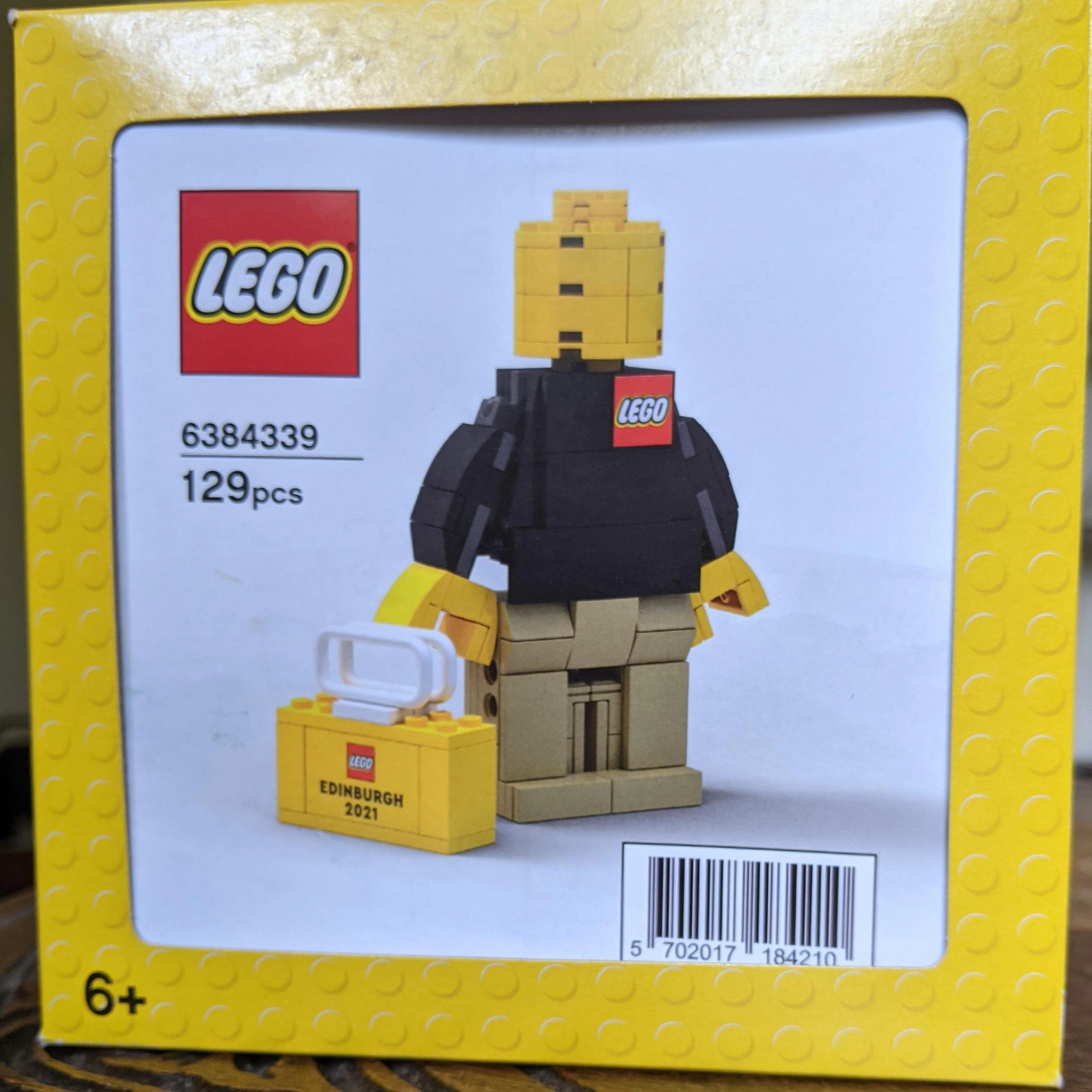 LEGO 6384339 Edinburgh Brand Store Opening Associate Figure