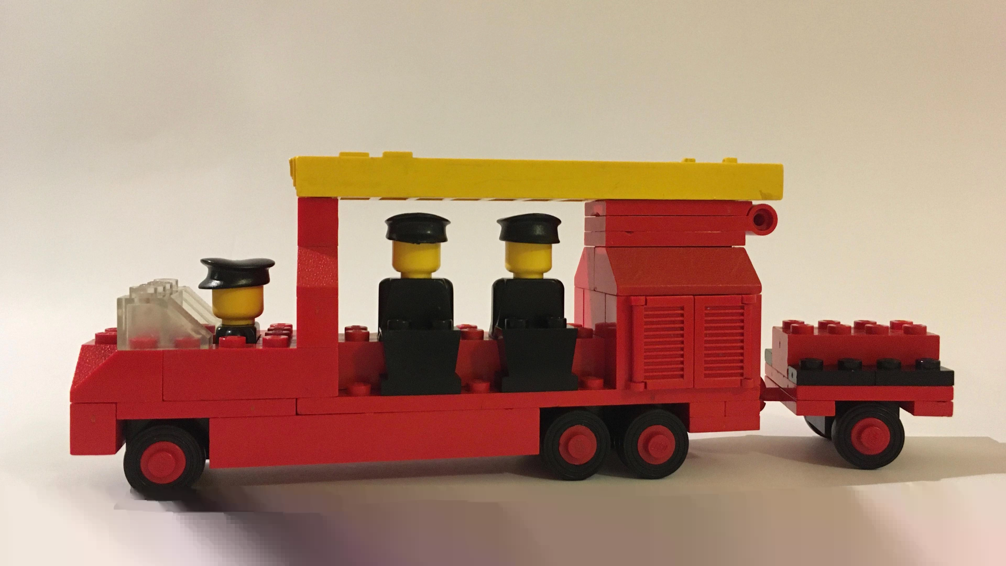 LEGO 693 Fire Engine with Firemen