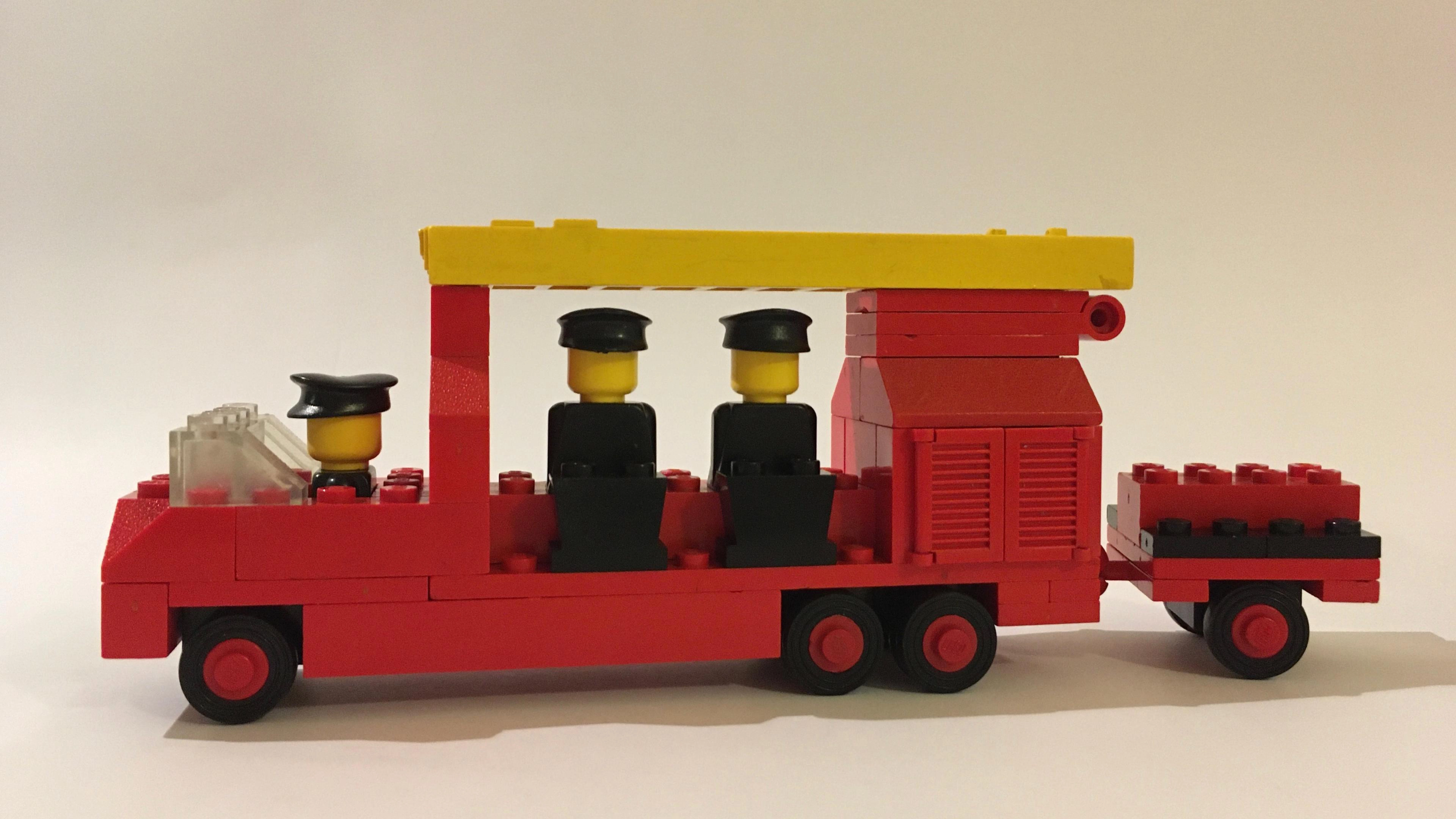 LEGO 693 Fire Engine with Firemen