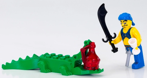 LEGO 7080 Scurvy Dog and Crocodile