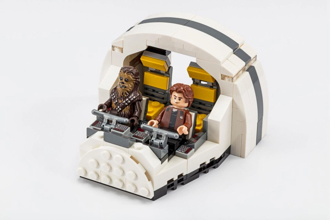 LEGO 75512 Millennium Falcon Cockpit